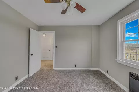 Bedroom - 141 School St, Scranton, PA 18508 photo 4 of 8