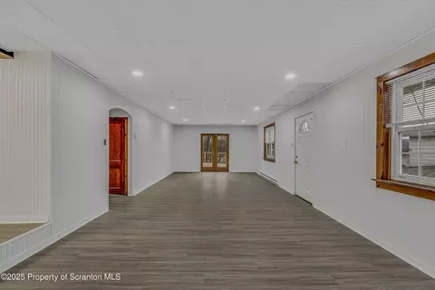 Living - 141 School St, Scranton, PA 18508 photo 9 of 10