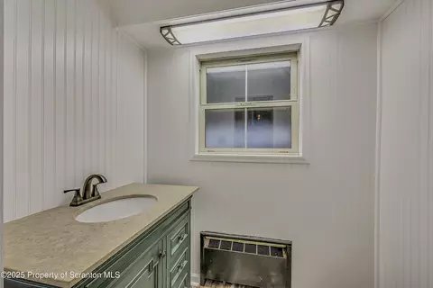 Bath - 141 School St, Scranton, PA 18508 photo 1 of 4