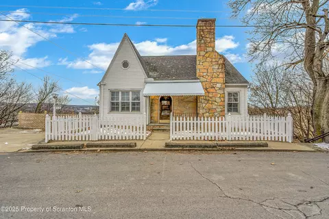 141 School St, Scranton, PA 18508