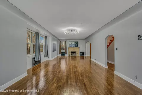 Living - 141 School St, Scranton, PA 18508 photo 4 of 10