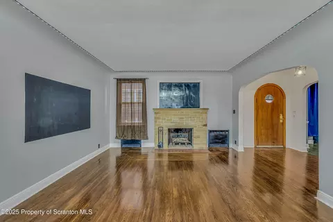 Living - 141 School St, Scranton, PA 18508 photo 5 of 10