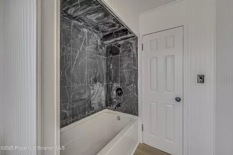 Bath - 141 School St, Scranton, PA 18508 photo 4 of 4