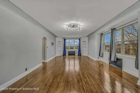 Living - 141 School St, Scranton, PA 18508 photo 1 of 10