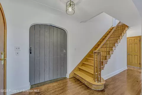 Entry Way - 141 School St, Scranton, PA 18508 photo 1 of 4