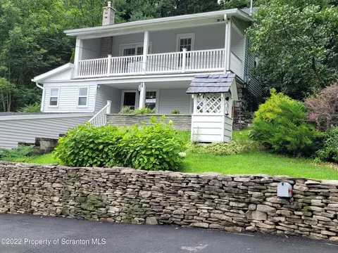 103 Willow St, Moscow, PA 18444