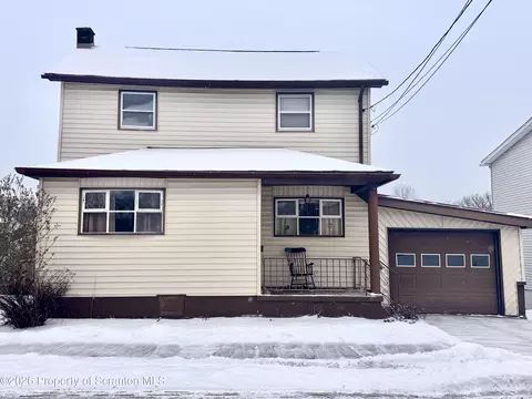 420 Delaware St, Jermyn, PA 18433