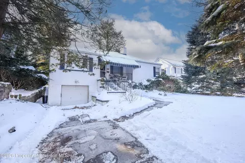 218 Lake Scranton Rd, Scranton, PA 18505