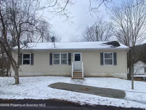 11 Sullivan St, Tunkhannock, PA 18657