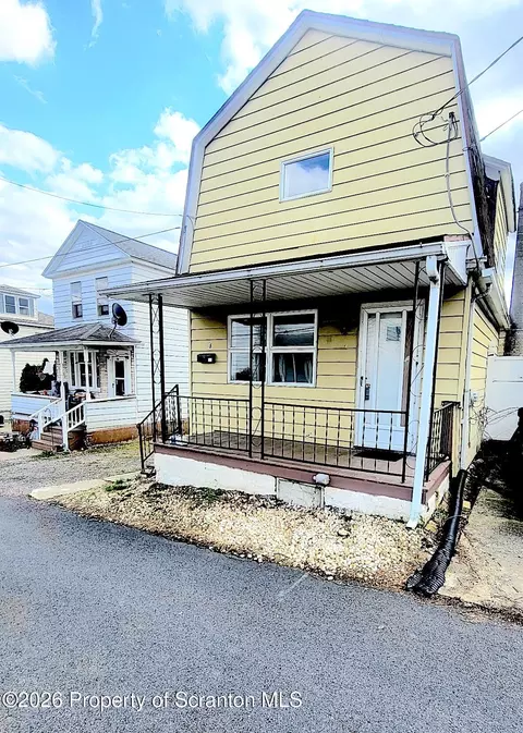 15 Farrell Ln, Wilkes Barre, PA 18705