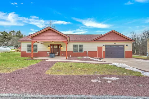 8 Hermel St, Scott Twp, PA 18447