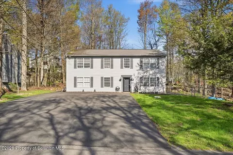 2731 Bonnyview Ln, Tobyhanna, PA 18466