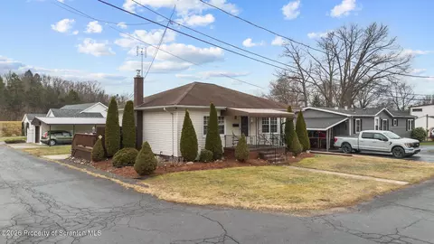 836 Woodlawn Ave, Moosic, PA 18507