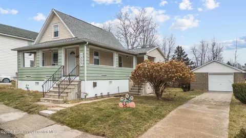 1227 Bennett St, Old Forge, PA 18518