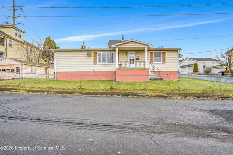 1050 Mark Ave, Dunmore, PA 18512