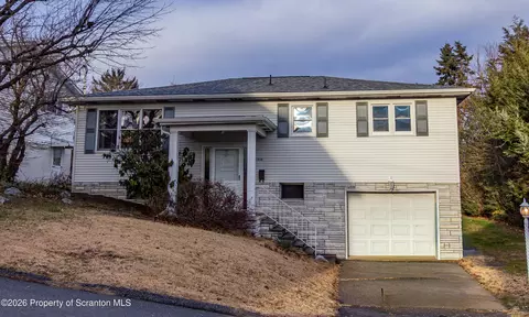 1215 Mine St, Old Forge, PA 18518