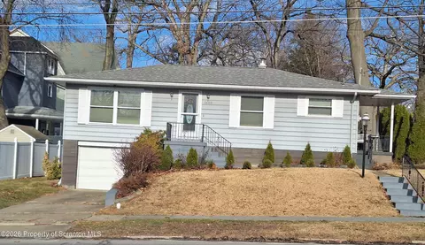 1605 Green Ridge St, Dunmore, PA 18509