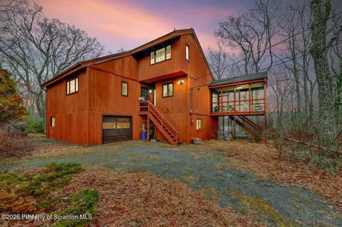107 Rimrock Ln, Lords Valley, PA 18428