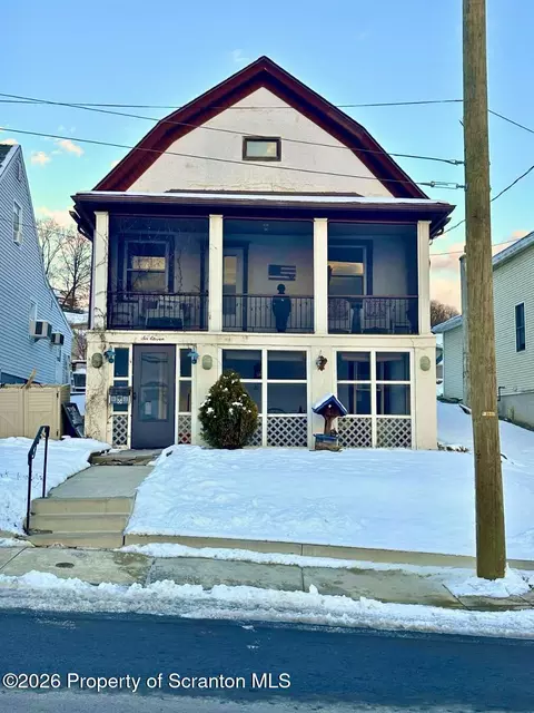 611 Chestnut St, Dunmore, PA 18512