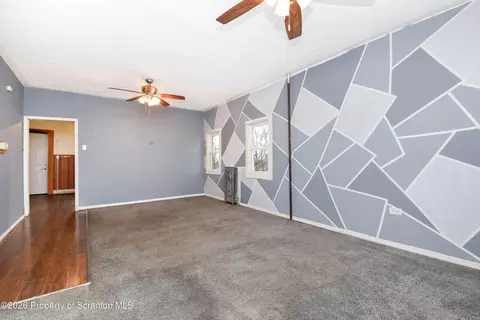 2 Ferguson Pl, Dunmore, PA 18509 photo 4