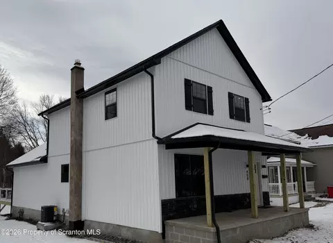408 Hudson St, Jermyn, PA 18433