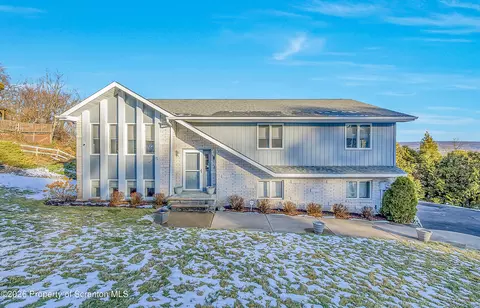 102 Glenstone Rd, Dickson City, PA 18519