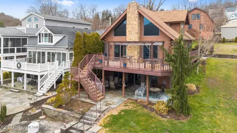 327 Marina Ln, Factoryville, PA 18419