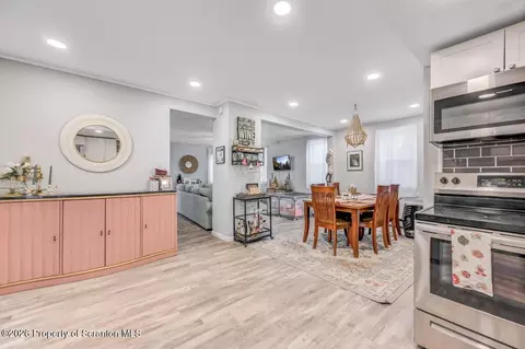 Entry Way - 35 E Franklin St, Shavertown, PA 18708 photo 10 of 17