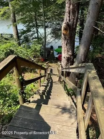 Lewis Ct, Nicholson, PA 18446