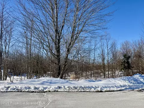 Ledge Court, Pittston, PA 18640