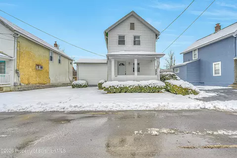 937 Mary St, Throop, PA 18512