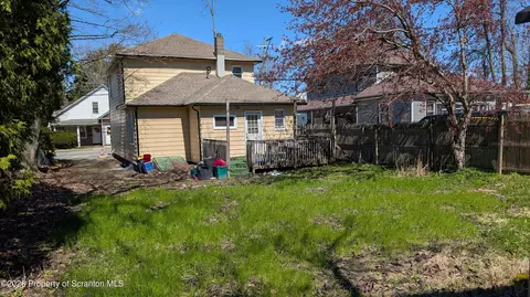 509 Main St, Dupont, PA 18641