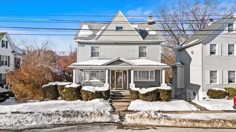 135 137 Charles St, Throop, PA 18512