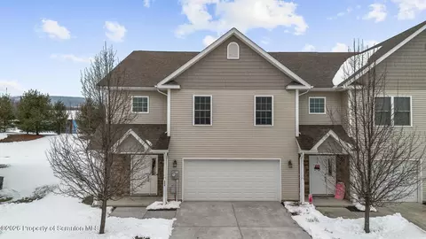 344 Shadow Wood Cir, Archbald, PA 18403