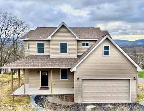 105 Parkdale Dr, Dickson City, PA 18519