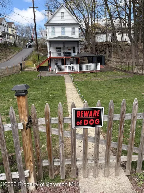 1425 N Rebecca Ave, Scranton, PA 18508