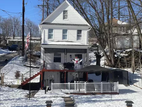 1425 N Rebecca Ave, Scranton, PA 18508