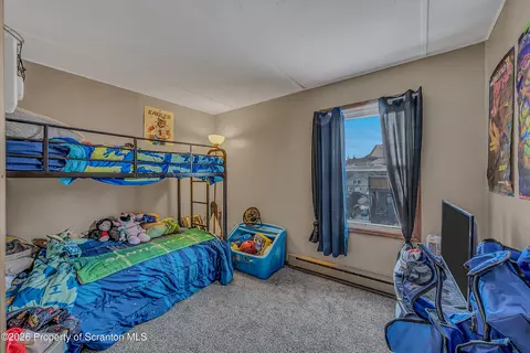 Bedroom - 1114 Springbrook Ave, Moosic, PA 18507 photo 5 of 7