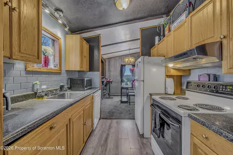 Kitchen - 1114 Springbrook Ave, Moosic, PA 18507 photo 5 of 5