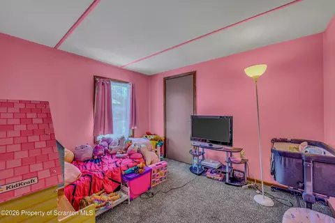 Bedroom - 1114 Springbrook Ave, Moosic, PA 18507 photo 6 of 7