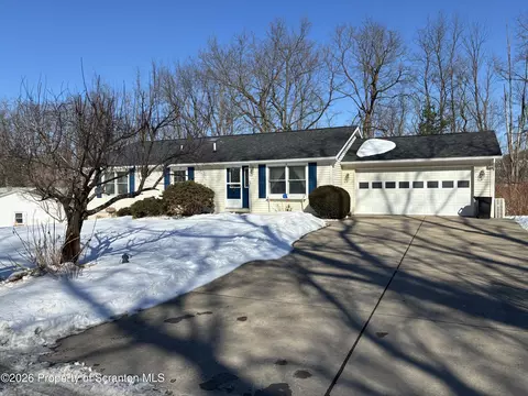 100 Bobcat Ln, Clarks Summit, PA 18411
