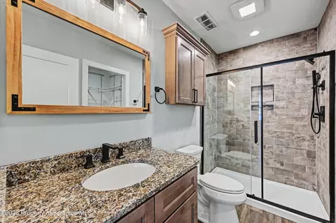 Bath - 115 E Pine St, Dunmore, PA 18512 photo 3 of 7