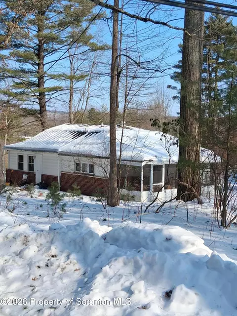 45 Gay Ave, Mountain Top, PA 18707
