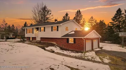847 Griffin Pond Rd, South Abington, PA 18411