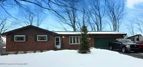 576 Arnold Dr, Jefferson Twp, PA 18436