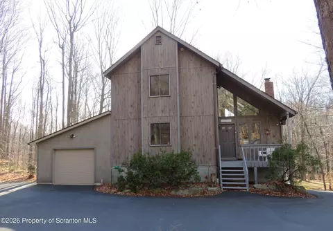 132 Cardinal Dr, Gouldsboro, PA 18424