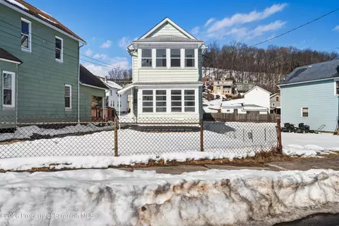 28 Coal St, Glen Lyon, PA 18617
