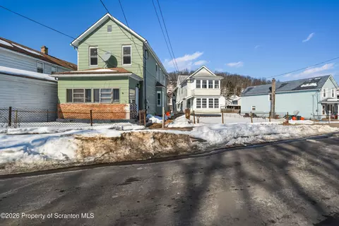30 Coal St, Glen Lyon, PA 18617
