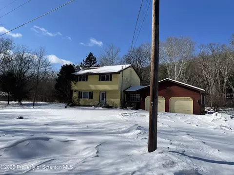 2752 Evergreen Dr, Clarks Summit, PA 18411