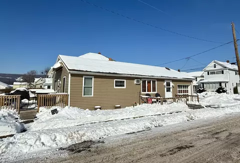 100 Vass St, Jessup, PA 18434